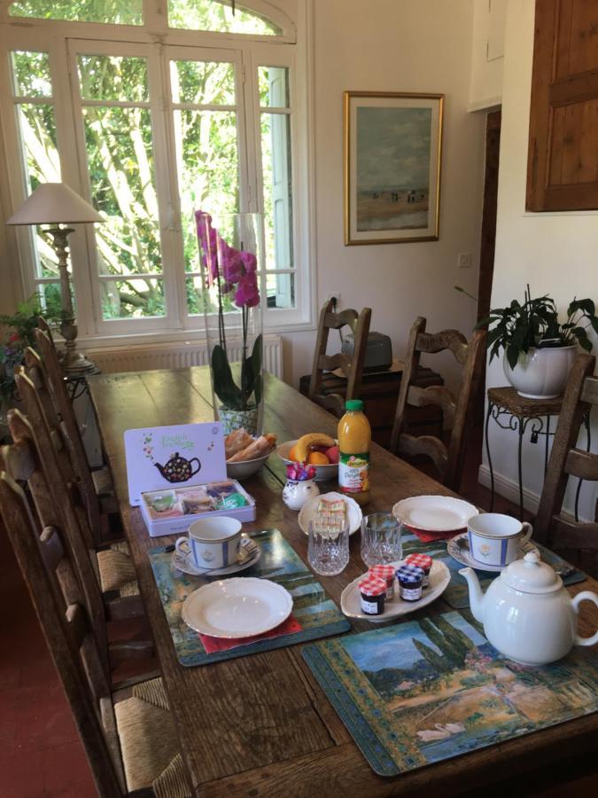 Au Charme Des Pommiers Bed & Breakfast Thiberville Dış mekan fotoğraf
