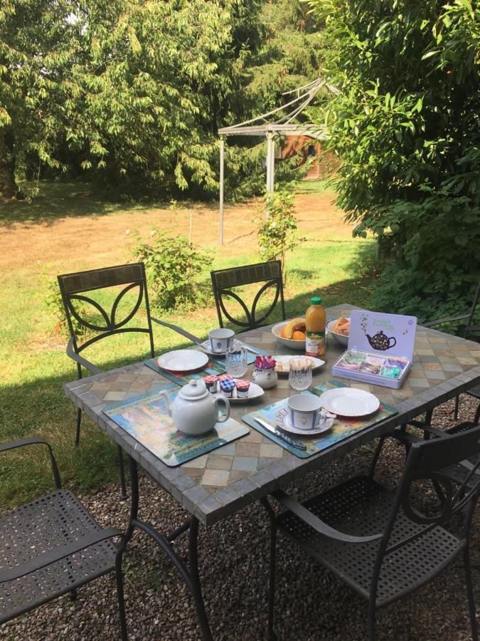 Au Charme Des Pommiers Bed & Breakfast Thiberville Dış mekan fotoğraf